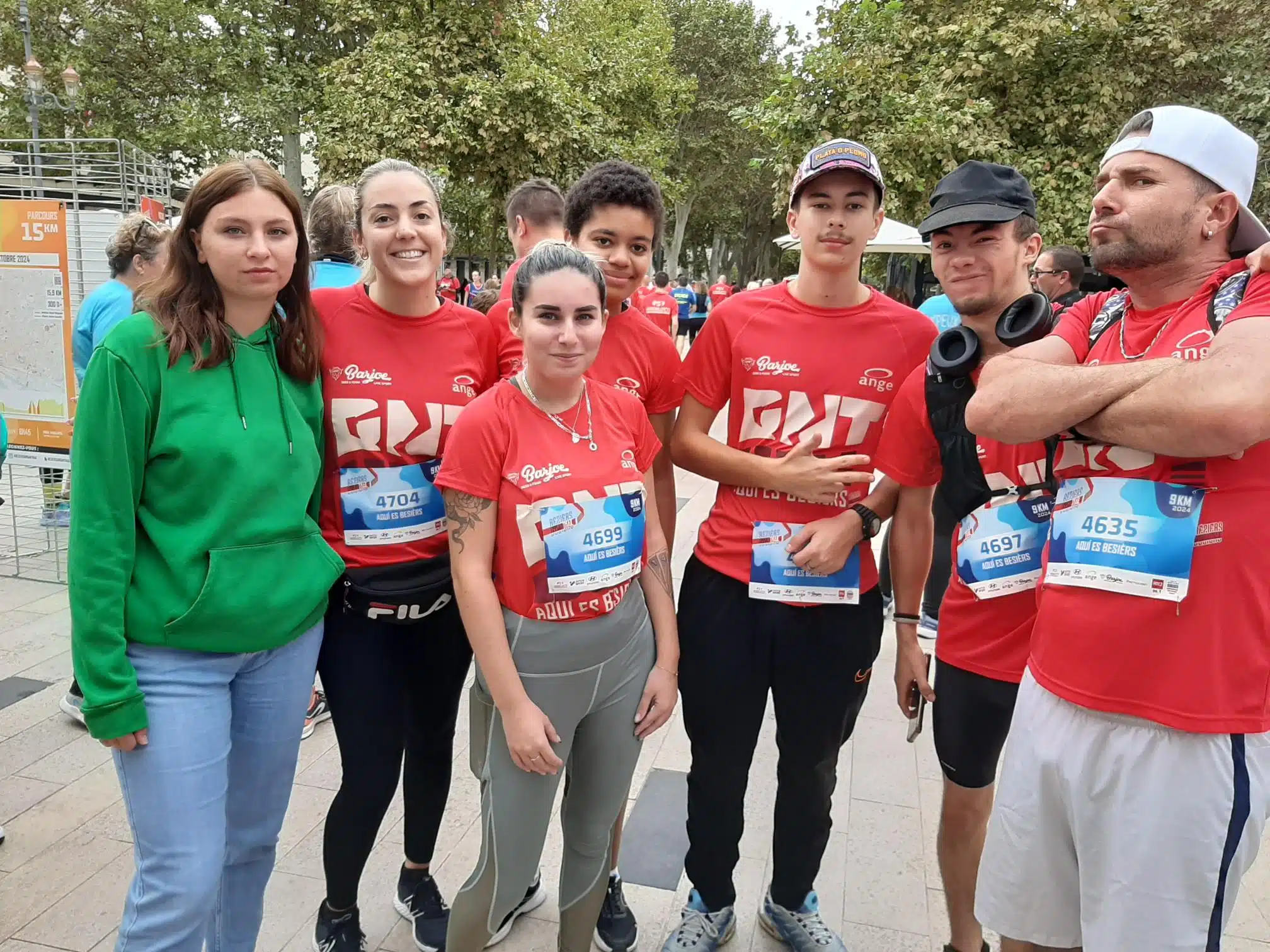 Jeunes et professionnels du SOAE participant à l'Urban Trail de Béziers